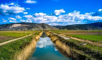 Nikolaou Apartments Upper Floor