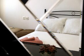 Nikolaou Apartments Upper Floor