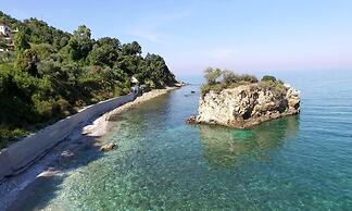 Nikolaou Apartments Upper Floor