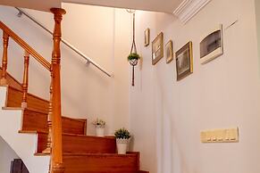 Spacious Detached House With Garden in Izmir