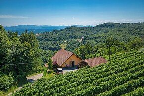 Vineyard Cottage Ucman