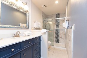 Phoenix East 1207 2 Bedroom Condo by Redawning