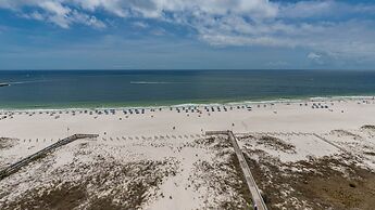 Phoenix East 1207 2 Bedroom Condo by Redawning