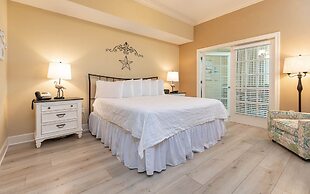 Phoenix West 704 3 Bedroom Condo by Redawning