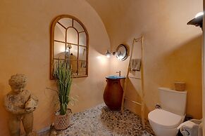 Rock Villas Santorini - Villa Legend Castle View Jacuzzi 130 sq m up t