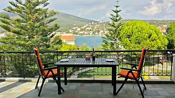 A Beautiful Sea-side Penthouse