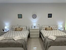 Luxurious Spacious Studio Retreat Close to Funchal