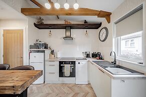 1 Bed Cabin - Sleeps 2 - Pets - 2 Min To Beach