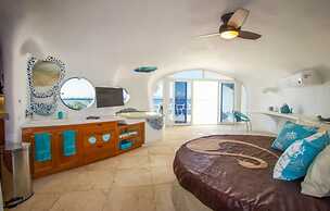 Turtle Studio in Placencia Village