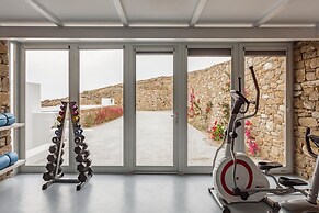 Epic Twin Luxurious 14 Bedrooms Villa for 28