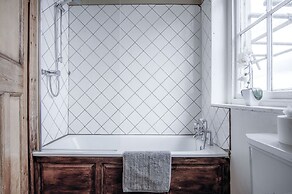 Rumwell Park - 8 Bedroom Manor House- Taunton