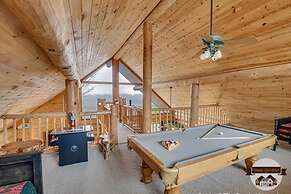 Snow Hill - Secluded W/ Mountain Views 2 Bedroom Cabin by RedAwning