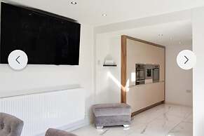 The Hawthorns Large Detached 3 Bedroom Family Home