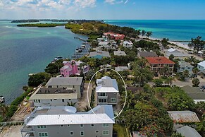 Mermaid's Landing managed by Beach Retreats