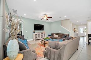 8-Bedroom Villa with Theater Near Disney 8 Home by RedAwning