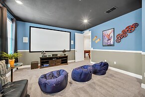 8-Bedroom Villa with Theater Near Disney 8 Home by RedAwning