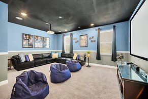 8-Bedroom Villa with Theater Near Disney 8 Home by RedAwning