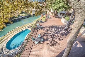 Ic 102 Comal Float Inn 2 Bedroom Condo by RedAwning