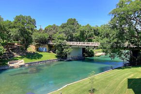 Ic 102 Comal Float Inn 2 Bedroom Condo by RedAwning