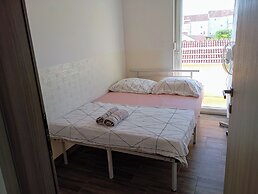 Charming 2-bed Apartment in Okrug Gornji