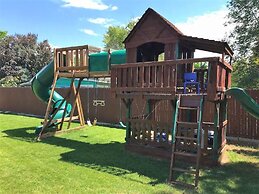 Midvale Home 4 Bedroom Home by Redawning