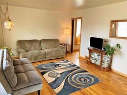 Midvale Home 4 Bedroom Home by Redawning