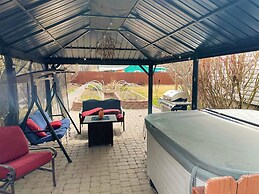 Midvale Home 4 Bedroom Home by Redawning