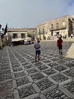 Immaculate 3-bed Apartment in Trapani, Sicily