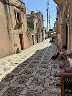 Immaculate 3-bed Apartment in Trapani, Sicily