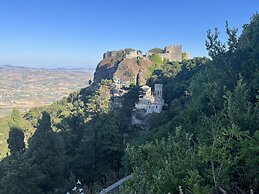 Immaculate 3-bed Apartment in Trapani, Sicily