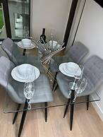Impeccable 1-bed Apartment in London