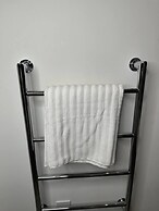 Impeccable 1-bed Apartment in London