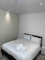 Impeccable 1-bed Apartment in London