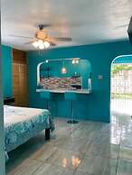 YanceyLargo Estate - Newly Built Modern 1 Bedroom Suite 1 Villa by Red