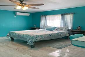 YanceyLargo Estate - Newly Built Modern 1 Bedroom Suite 1 Villa by Red