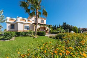 Stunning 5-bed Villa in Gennadi!