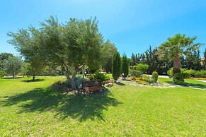 Stunning 5-bed Villa in Gennadi!