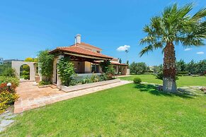 Stunning 5-bed Villa in Gennadi!