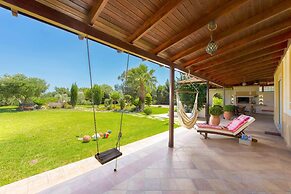 Stunning 5-bed Villa in Gennadi!