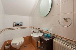 Stunning 5-bed Villa in Gennadi!