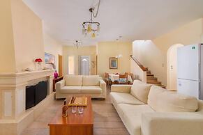 Stunning 5-bed Villa in Gennadi!