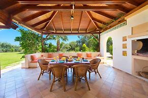 Stunning 5-bed Villa in Gennadi!