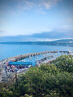 3 Minutes Walk to the Beach