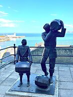 3 Minutes Walk to the Beach