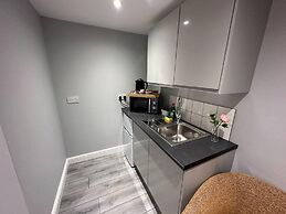 Luxury Detached Studio Apartment in Luton