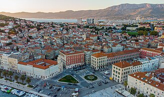 Cozy apt Within Walk Distance to Center and Beach