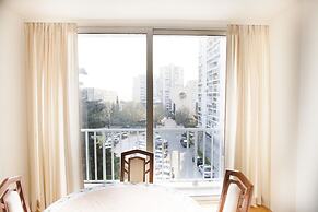 Cozy apt Within Walk Distance to Center and Beach