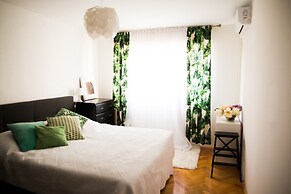 Cozy apt Within Walk Distance to Center and Beach