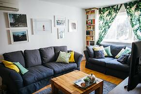 Cozy apt Within Walk Distance to Center and Beach