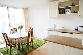 Cozy apt Within Walk Distance to Center and Beach